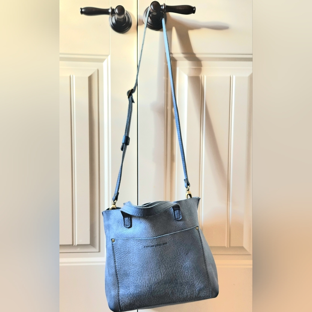 Portland Leather Medium Crossbody in Indigo